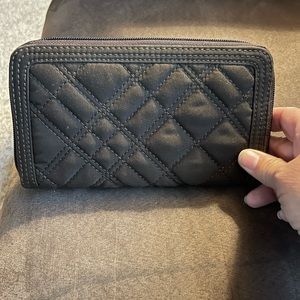 Vera zip around wallet